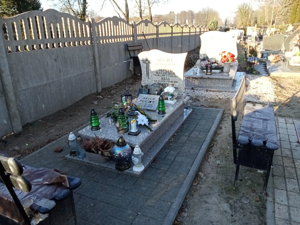 Grób ARTUR SUCHY