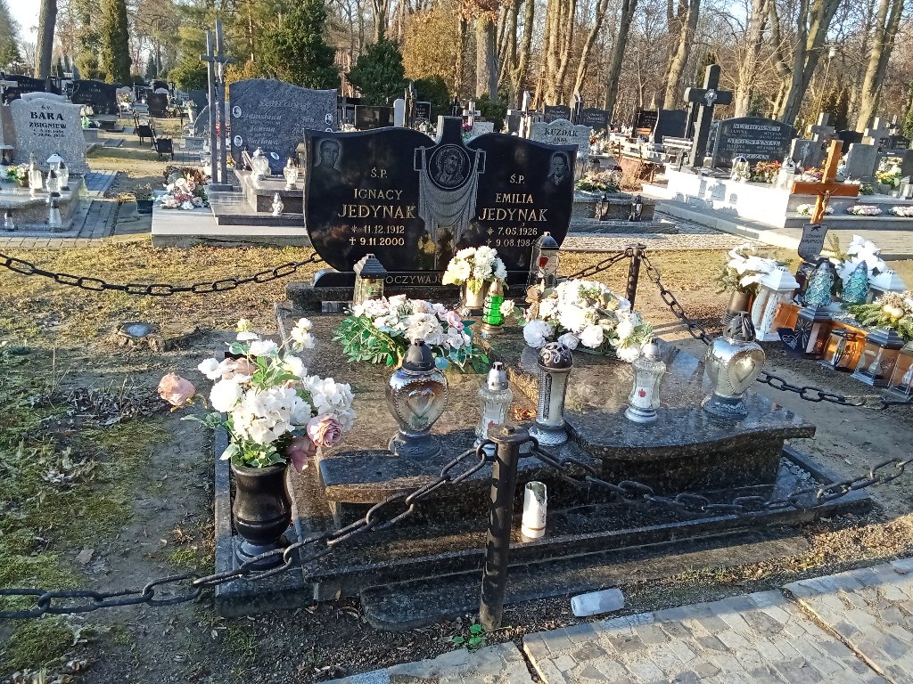 Grób EMILIA JEDYNAK