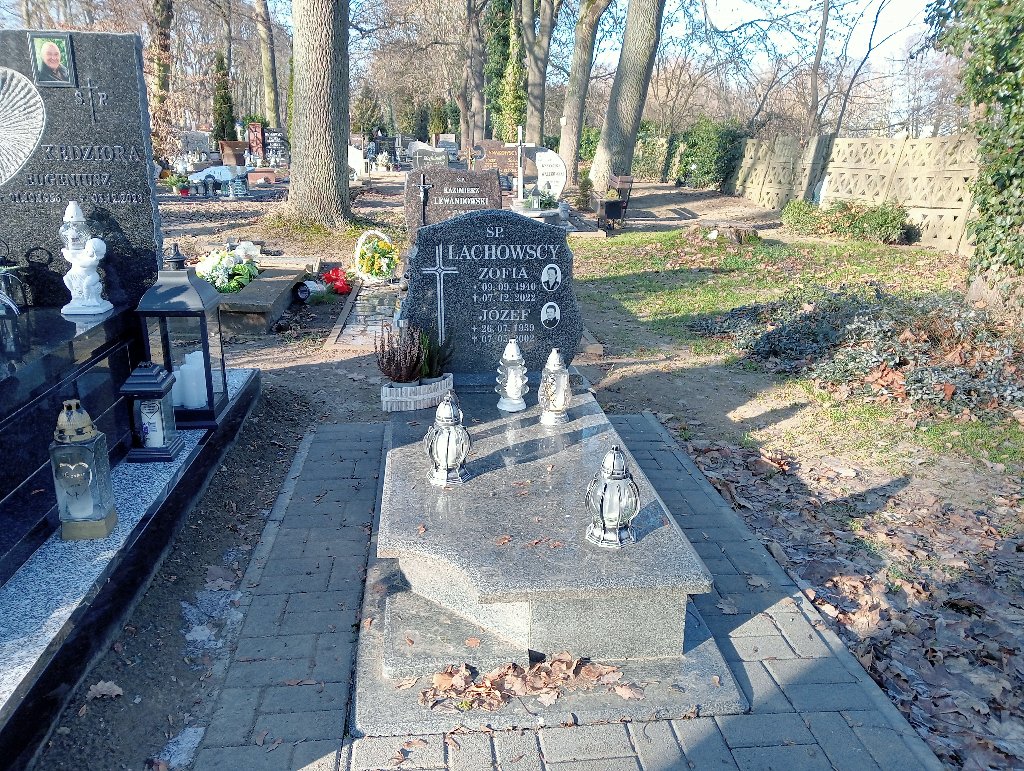 Grób JÓZEF LACHOWSKI