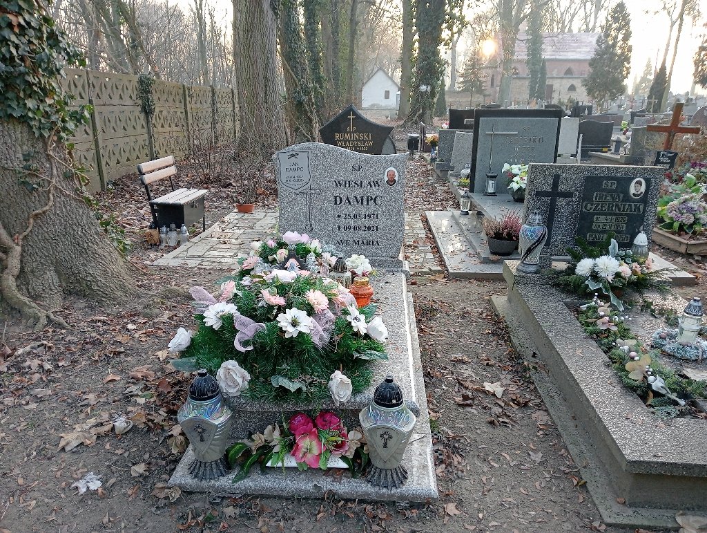 Grób WIESŁAW DAMPC